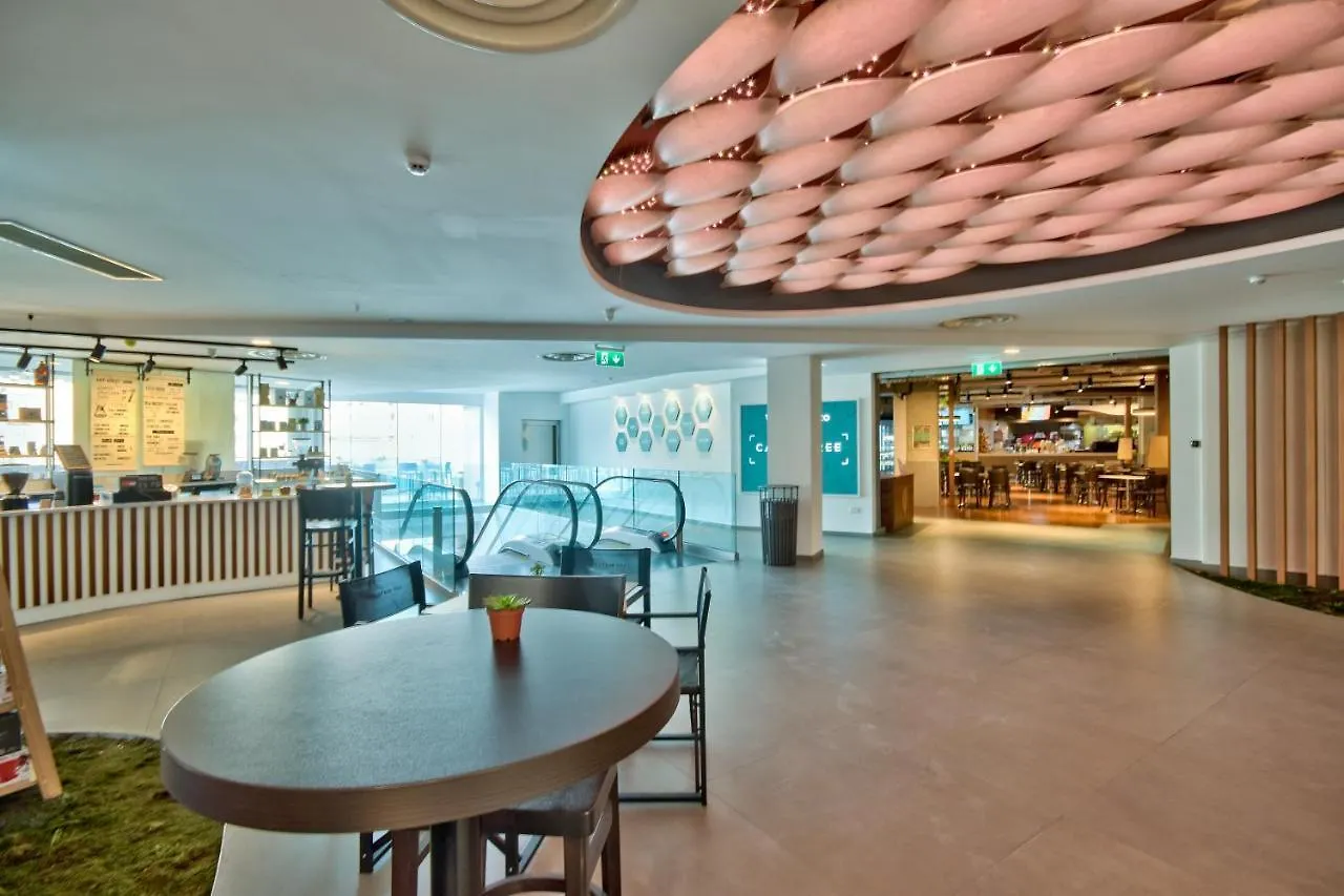 Spinola Park - Duplex Top Floor Apartment With Terrace Saint Julian's 0*,  Malta